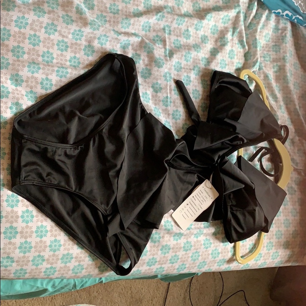 Cute little black swimsuit! Very flattering